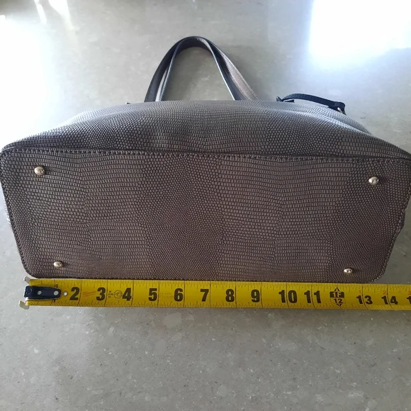 Guess Lyndi Shoulder Handbag Croc Embossed Animal Print Brown Black Med. Size - Picture 10 of 17